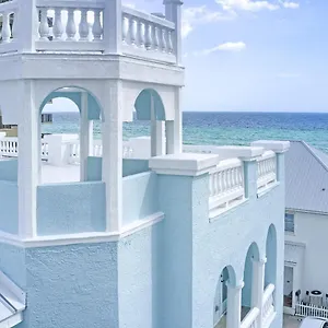 https://castle-by-the-sea-panama-city-beach.panamacity-beachhotels.com